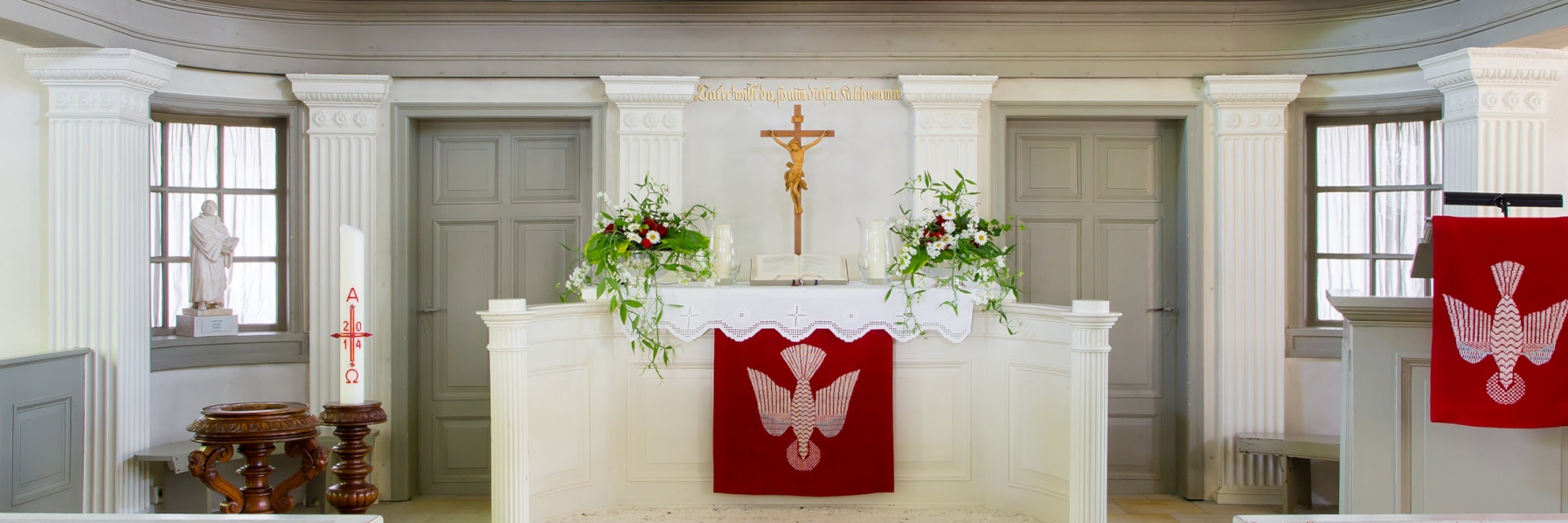 Jesteburger Kirche, Jesteburger Kirche von Innen, Altar, Innenraum Jesteburger Kirche, Jesteburger Kirche von Innen, Altar, Innenraum